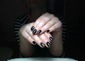 Černé lesklé nehty - Gelové nehty fotografie - Nehty Ilona
