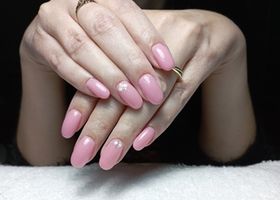 Minimalistické růžové nehty – Gelové nehty Brno – Nehty Ilona