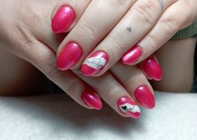 Krásná, efektová růžová s nálepkami – Gelové nehty fotogalerie – Nehty Ilona