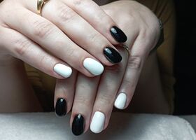 Černo-bílé gelové nehty – Gelové nehty fotogalerie – Nehty Ilona