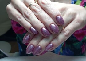Třpytivé fialové nehty – Modeláž nehtů Brno – Nehty Ilona