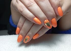 Oranžové nehty se zlatou fólií a lístkem – Nehty foto – Nehty Ilona