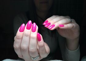 růžové nehty - Modeláž nehtů Brno - Nehty Ilona