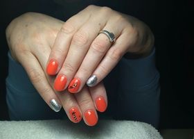 Oranžová se stříbrnou - Gelové nehty fotografie - Nehty Ilona