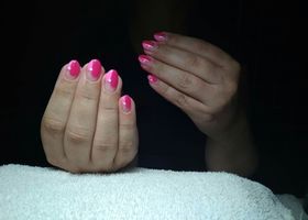 Růžové nehty s bílou tečkou | Gelové nehty fotogalerie | Nehty Ilona