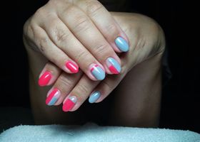 Vzorované růžové-modré nehty | Další ukázky