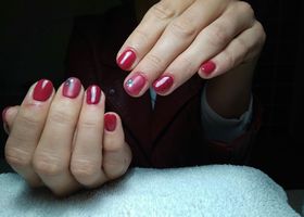 Tmavě červené nehty kombinace - matné, lesklé, se třpytem | Gelové nehty fotografie | Nehty Ilona
