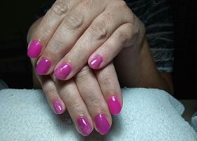 Růžové gelové nehty – Modeláž nehtů Brno – Nehty Ilona