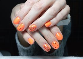 Oranžové nehty s tygřím motivem – Nehty foto – Nehty Ilona