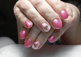 Třpytivě růžové nehty do kulata – Nehty foto – Nehty Ilona