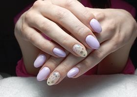 Pastelově fialové, kulaté nehty – Modeláž nehtů Brno – Nehty Ilona
