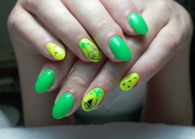 Limetkově zelené a žluté gelové nehty – Gelové nehty fotogalerie – Nehty Ilona