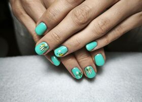 Zelené nehty k moři – Gelové nehty fotografie – Nehty Ilona
