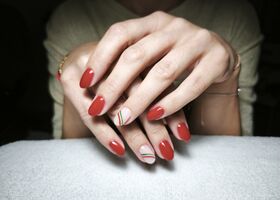 Červené nehty na dovolenou v Itálii – Nehty foto – Nehty Ilona
