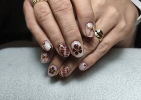 Čokoládový blooming na nehtech – Modeláž nehtů Brno – Nehty Ilona