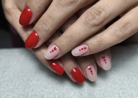 Červené nehty s tečkami – Manikúra Brno – Nehty Ilona