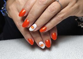 Podzimní nehty v oranžové barvě s dýněmi – Nehty foto – Nehty Ilona