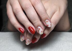 Červené nehtíky s brusinkami – Úprava nehtů – Nehty Ilona