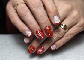 Malované vánoční nehty – Nehtové studio Brno – Nehty Ilona