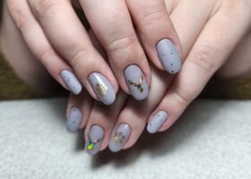 Šedé nehty v kombinaci matu a lesku – Úprava nehtů – Nehty Ilona