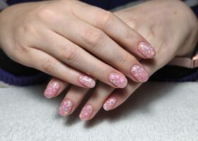 Gel s barevnými kousky – Nehty Brno – Nehty Ilona