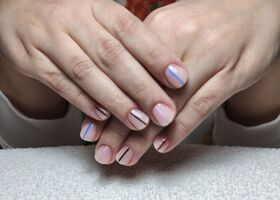 Minimalistické krátké nehty – Gelové nehty fotografie – Nehty Ilona