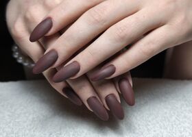 Čokoládové nehty v matném stylu – Modeláž nehtů Brno – Nehty Ilona