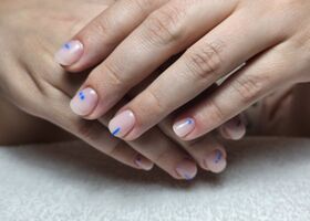 Krátké minimalistické nehty – Nehty foto – Nehty Ilona